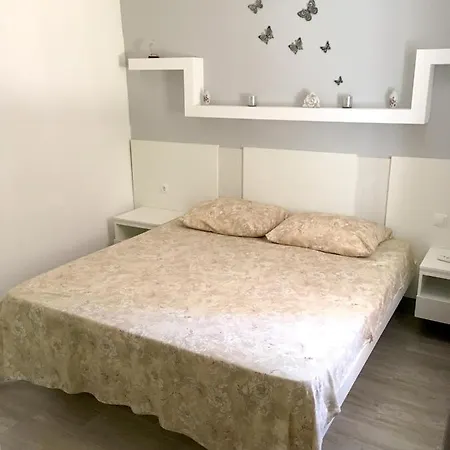 Apartment By The Sea Jezera, Murter - 19056